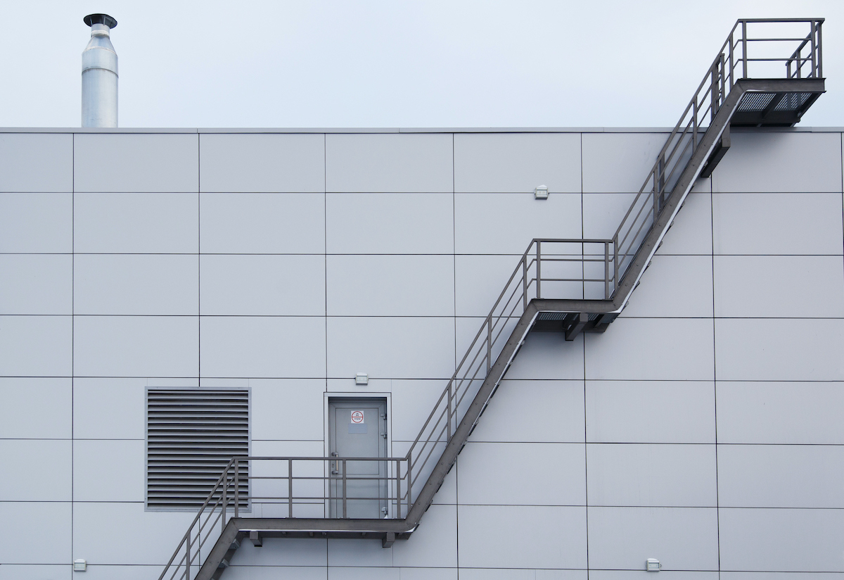 Use of stainless steel railings in the energy sector
